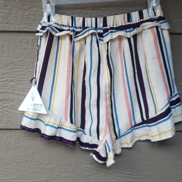 Lost + Wander ivory stripe ruffle corey shorts - Picture 9 of 12